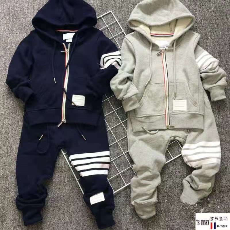 2021 new trendy TB children's sweater four bar zipper Hoodie Cotton Terry trendy spring and autumn children's suit, Gray
2021 new trendy TB children's sweater four bar zipper Hoodie Cotton Terry trendy spring and autumn children's suit, Gray