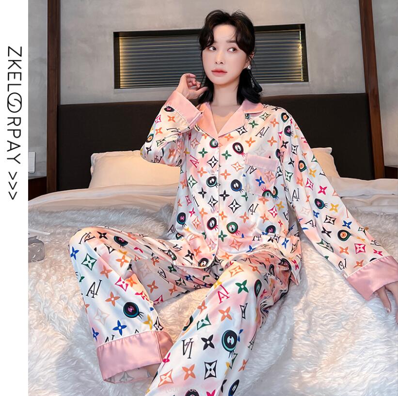 Autumn Women Silk Satin Pajamas Set Ladies Pants Brand luxury Platform printing Women's Two Piece Long Sleeve Top Shirt Trouser Bottoms Pyjama Homewear Sleepwear
Autumn Women Silk Satin Pajamas Set Ladies Pants Brand luxury Platform printing Women's Two Piece Long Sleeve Top Shirt Trouser Bottoms Pyjama Homewear Sleepwear