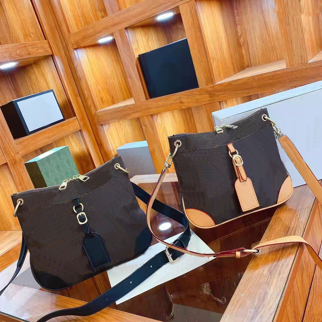 Designer designed high quality diagonal bag. Light weight. More than half of the daily necessities are empty, which is economical and practical. Size: 25cm, Black
Designer designed high quality diagonal bag. Light weight. More than half of the daily necessities are empty, which is economical and practical. Size: 25cm, Black