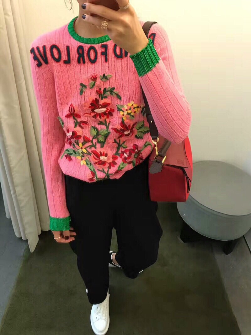 2021 New design fashion women' flower letter embroidery luxury long sleeve knitted pink color sweater jumper tops knitwear
2021 New design fashion women' flower letter embroidery luxury long sleeve knitted pink color sweater jumper tops knitwear