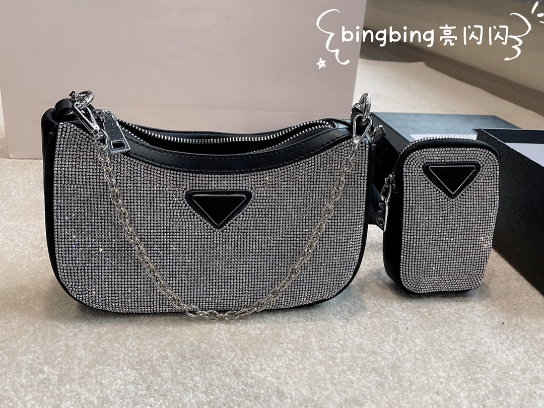 Ladies black leather messenger bag fashion exquisite combination dating travel party single shoulder backpack multifunctional coin purse
Ladies black leather messenger bag fashion exquisite combination dating travel party single shoulder backpack multifunctional coin purse