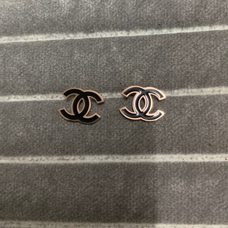 2021 Wholesale simple black red white letter Earrings 18k rose Gold Silver stud Earrings size Large Middle Small Ear Studs Women, Slivery;golden
2021 Wholesale simple black red white letter Earrings 18k rose Gold Silver stud Earrings size Large Middle Small Ear Studs Women, Slivery;golden