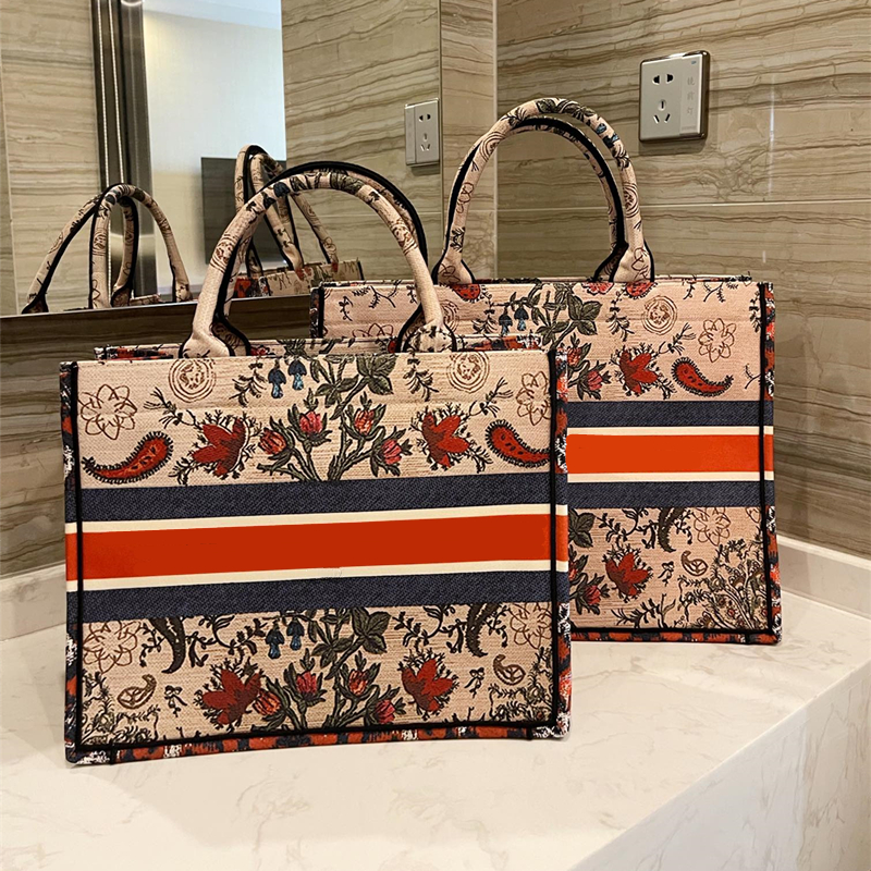 Handbag Designer Bags oversize Tote Bag Three-dimensional embroidery tiger purse luxury women handbags checker plaid flower Evening Party Shopping size 41 36, Color 13
Handbag Designer Bags oversize Tote Bag Three-dimensional embroidery tiger purse luxury women handbags checker plaid flower Evening Party Shopping size 41 36, Color 13