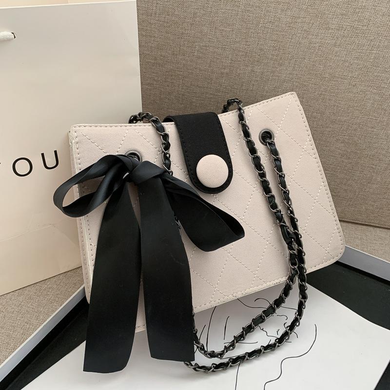 2021 Women's High-Class Bag Women's Fashion Diamond Chain Tote Bag Large-capacity design sense one-shoulder stiletto, Black
2021 Women's High-Class Bag Women's Fashion Diamond Chain Tote Bag Large-capacity design sense one-shoulder stiletto, Black