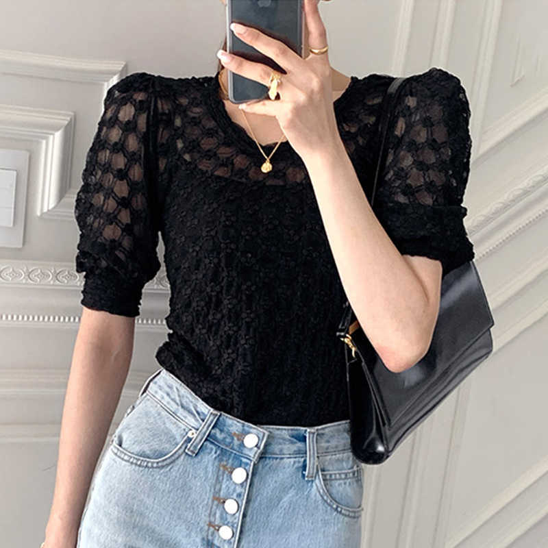 Korejpaa Women T-Shirt Summer Korean Chic Retro Temperament Round Neck Micro-Transparent Lace Hollow Mesh Puff Sleeve Top 210526