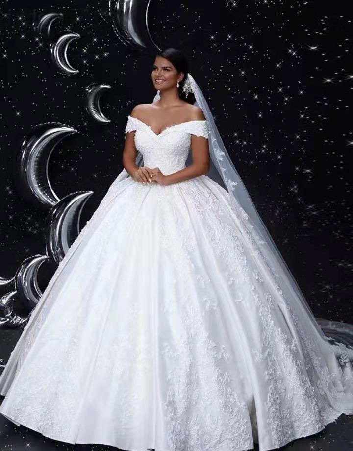 2022 Modern V Neck Ball Gown Wedding Dresses For Bride Off The Shoulder Long Chapel Bridal Gowns Appliques Lace Formal Wedding Dress Custom Made Back 