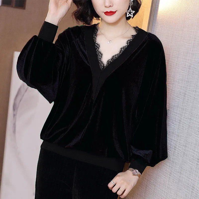 Autumn winter women blouse velvet shirts tops vintage long-sleeved lace v-neck blouses casual loose ladies tops female clothes 210225