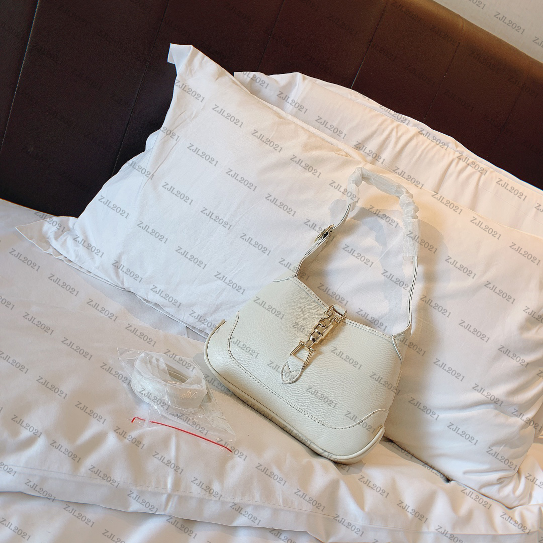 Advanced sense of retro fashion simple small Women Luxurys Designers Bags 2021 new PU small women's bagS shoulder slung a hand-held underarm
Advanced sense of retro fashion simple small Women Luxurys Designers Bags 2021 new PU small women's bagS shoulder slung a hand-held underarm