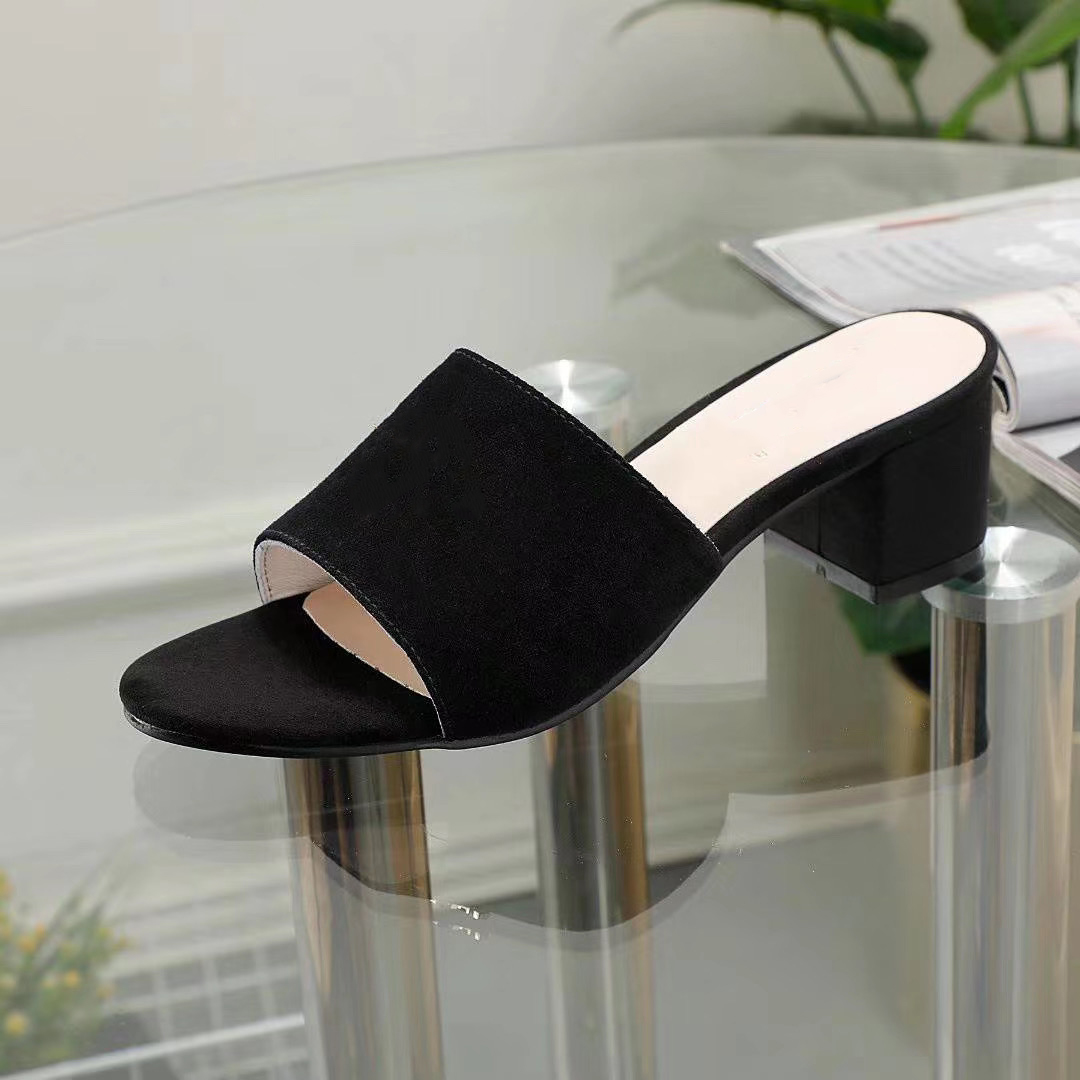 4.5cm high heeled Luxury flat sandal design black slippers shallow beach leisure indoor lace lock box full set of accessories 35-42
4.5cm high heeled Luxury flat sandal design black slippers shallow beach leisure indoor lace lock box full set of accessories 35-42