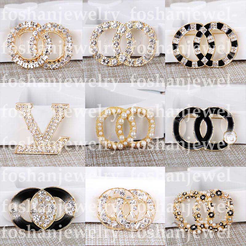 Top Designer Brooch Diamond Pearl Brooches Pin C Letter Women Brooch Designer Jewelry Decoration Best Quality
Top Designer Brooch Diamond Pearl Brooches Pin C Letter Women Brooch Designer Jewelry Decoration Best Quality