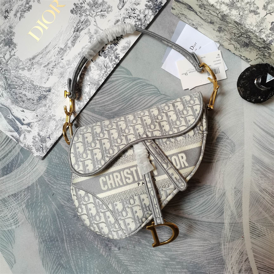 2021 D word Women Luxurys Fashion Designers Bags Ladies Wallet Embroidery Saddle Houlder Messenger Lady Handbag Luxury Evening Bag, Black leather
2021 D word Women Luxurys Fashion Designers Bags Ladies Wallet Embroidery Saddle Houlder Messenger Lady Handbag Luxury Evening Bag, Black leather