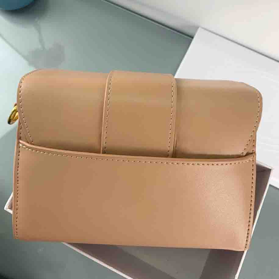 classic fashion shoulder bags three-dimensional embossed letter handbag fashion clamshell golden lock diagonal bag with box
classic fashion shoulder bags three-dimensional embossed letter handbag fashion clamshell golden lock diagonal bag with box