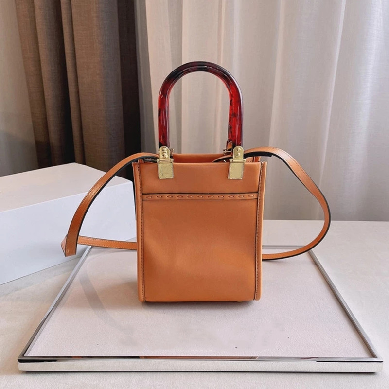 Fashion Genuine leather mini bag Top quality hangbag brown color women shoulder bags handbags backpacks Size18X13X6.5CM, Not sale
Fashion Genuine leather mini bag Top quality hangbag brown color women shoulder bags handbags backpacks Size18X13X6.5CM, Not sale