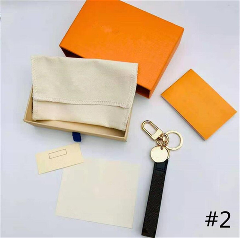 Luxurys Designers 4 Color Key Chain Letters Real Fashion Leather Car Fashion Keychains Ring Hanging Rope Lovely Wallet Chain Portachiavi Box
Luxurys Designers 4 Color Key Chain Letters Real Fashion Leather Car Fashion Keychains Ring Hanging Rope Lovely Wallet Chain Portachiavi Box
