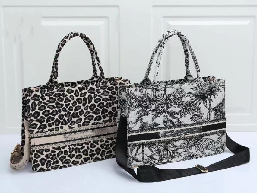 Shoulder Handbag Clutch Casual Totes CD Bag Crossbody On The Go Interior DIO Pocket Flap Shopping Mommy Purse Wallets Backpacks Women Luxury, Black;red
Shoulder Handbag Clutch Casual Totes CD Bag Crossbody On The Go Interior DIO Pocket Flap Shopping Mommy Purse Wallets Backpacks Women Luxury, Black;red