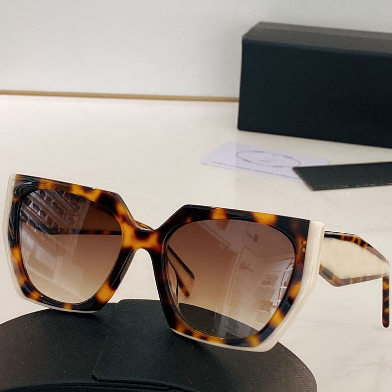Womens designer sunglasses SPR15W-F two-tone rhombus frame contrast line temples Women fashion party casual glasses UV400 protective top quality with original box
Womens designer sunglasses SPR15W-F two-tone rhombus frame contrast line temples Women fashion party casual glasses UV400 protective top quality with original box