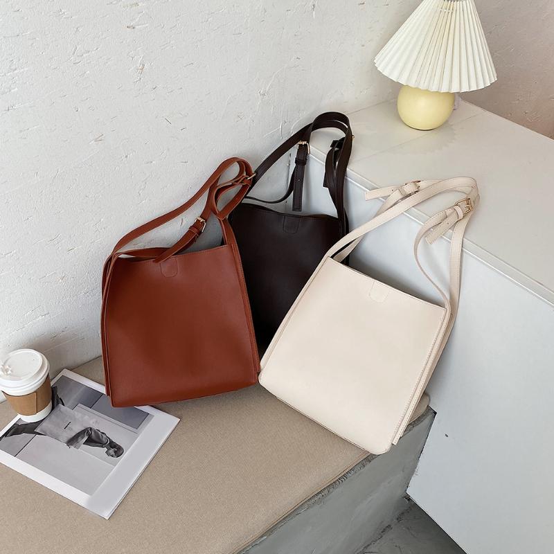 Fashion Solid Color Handbag Totes Women Simple PU Leather Travel Shoulder Underarm Purse Portable Top-handle Bags, Brown
Fashion Solid Color Handbag Totes Women Simple PU Leather Travel Shoulder Underarm Purse Portable Top-handle Bags, Brown