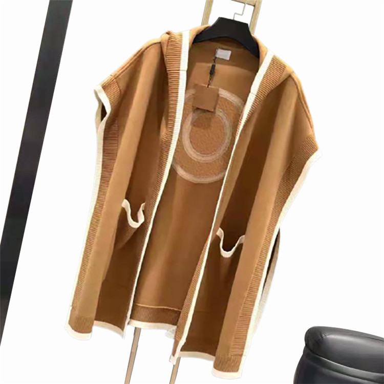 SSS21Women's Cape. autumn and winter hooded sleeveless knitted tops Fashion design high quality all-match casual loose cloak shawl Designer Apparel, White2
SSS21Women's Cape. autumn and winter hooded sleeveless knitted tops Fashion design high quality all-match casual loose cloak shawl Designer Apparel, White2