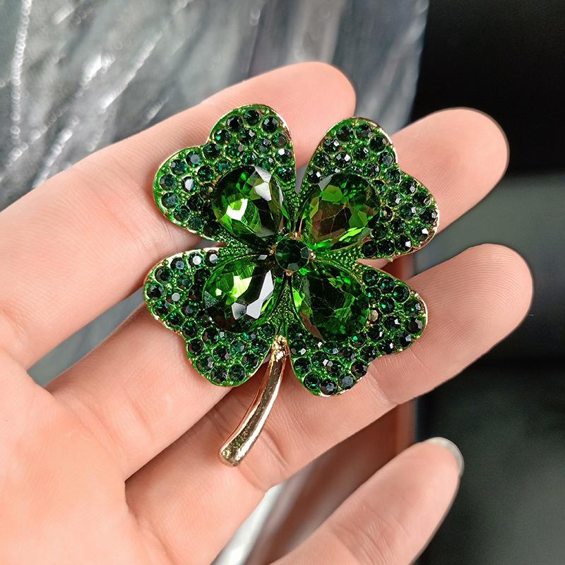 Pins, Brooches Creative Light Luxury High-end Four-leaf Clover Brooch Product Copper Inlaid Zircon Plant Pin Jewelry
Pins, Brooches Creative Light Luxury High-end Four-leaf Clover Brooch Product Copper Inlaid Zircon Plant Pin Jewelry