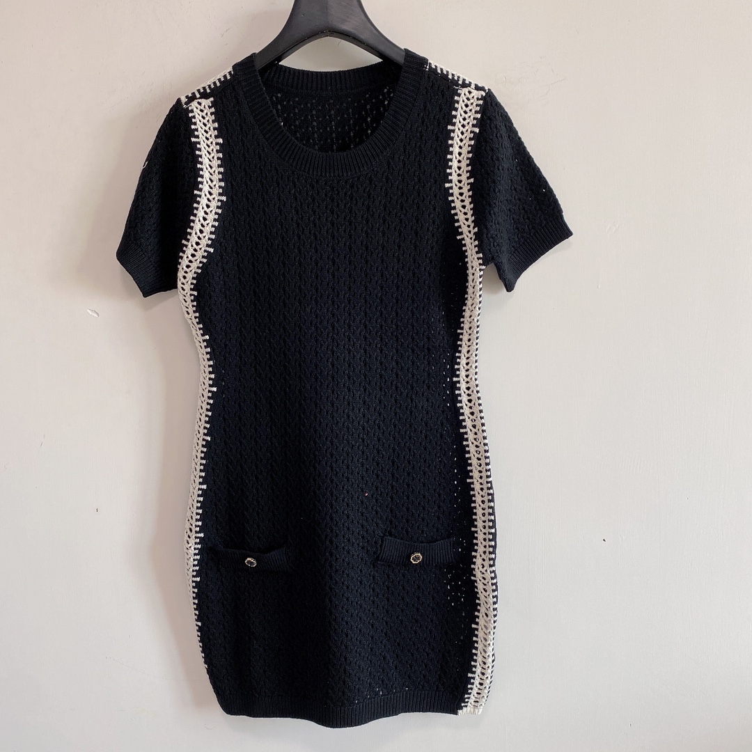2021 Summer Casual Dresses for Women Luxury Designers Short Sleeve Sweater Skirt Woman Clothes Simple Daily Dress-2, Black;gray
2021 Summer Casual Dresses for Women Luxury Designers Short Sleeve Sweater Skirt Woman Clothes Simple Daily Dress-2, Black;gray