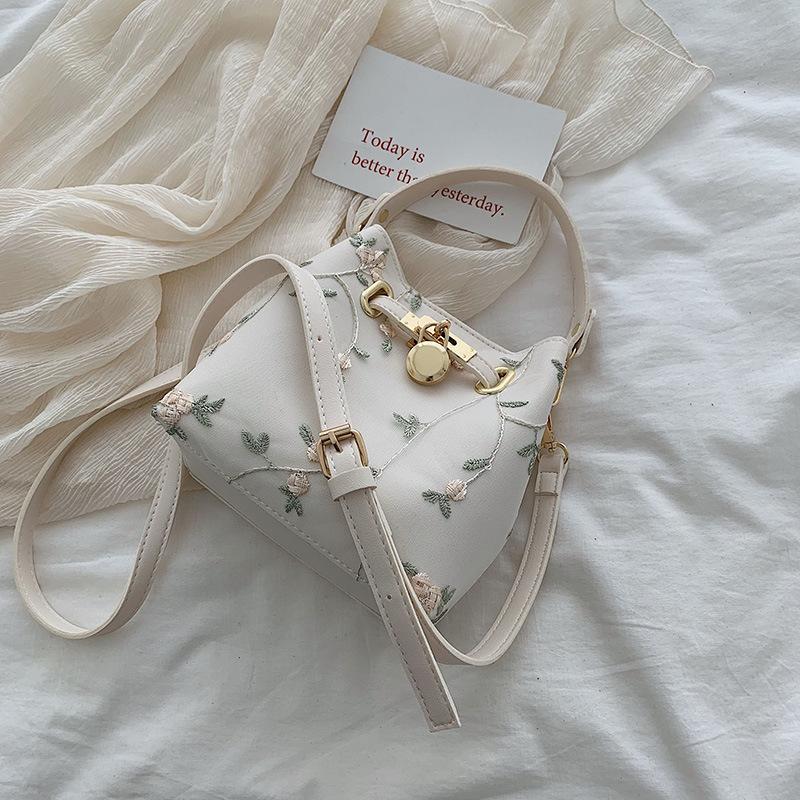 Flowers Embroidery bucket Crossbody Bags For Women 2021 High Quality Luxury Handbags Designer Sac Ladies Shoulder Messenger Bag, Green
Flowers Embroidery bucket Crossbody Bags For Women 2021 High Quality Luxury Handbags Designer Sac Ladies Shoulder Messenger Bag, Green