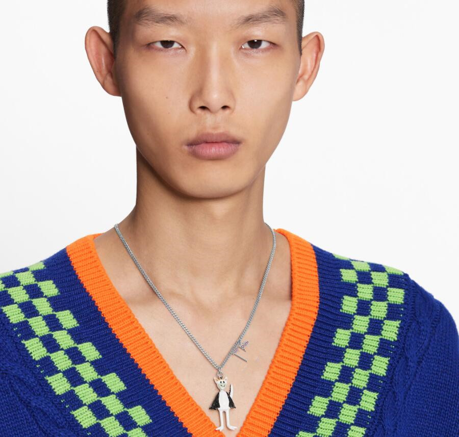 2012 luxury Pendant Necklace Youth Theme Pendant letter zircon Necklace partner image hanging on the necklace
2012 luxury Pendant Necklace Youth Theme Pendant letter zircon Necklace partner image hanging on the necklace