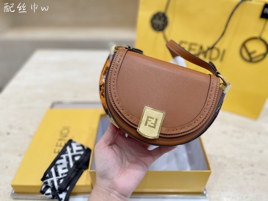 Fend Women Luxurys Hand Bags Saddle Yuan Shanshan Same f Lock Half Moon Hawksbill Golden Shield One Shoulder Messenger Bag Designers Outlet Zmm
Fend Women Luxurys Hand Bags Saddle Yuan Shanshan Same f Lock Half Moon Hawksbill Golden Shield One Shoulder Messenger Bag Designers Outlet Zmm