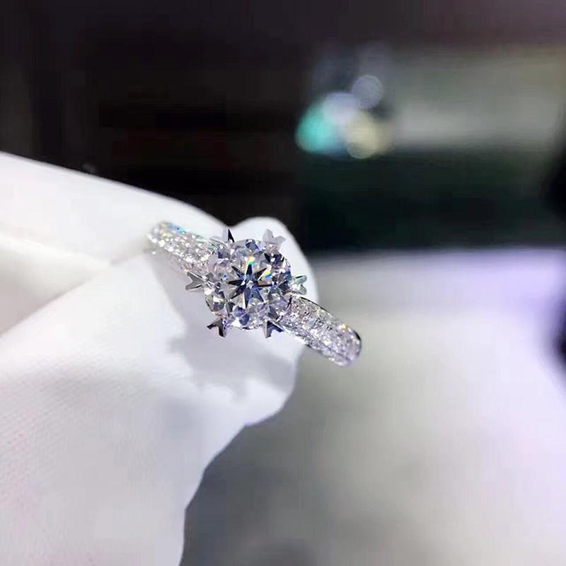 Wedding Rings Genuine High Quality Crown Carat Simulation Moissanite Six-claw Single Drill Marry Propose Woman's Ring JZ226
Wedding Rings Genuine High Quality Crown Carat Simulation Moissanite Six-claw Single Drill Marry Propose Woman's Ring JZ226