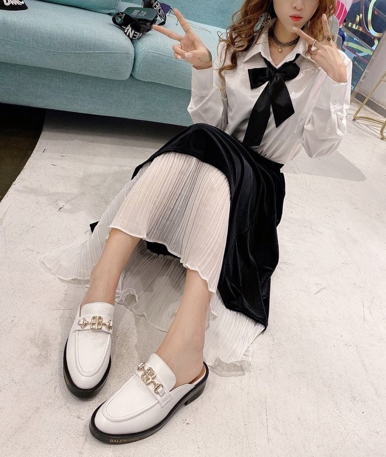 Baotou semi-slippers women wear 2021 new horseback buckle sandals without heel temperament commuter shoes clasp large size shoes size 35-41, Black
Baotou semi-slippers women wear 2021 new horseback buckle sandals without heel temperament commuter shoes clasp large size shoes size 35-41, Black