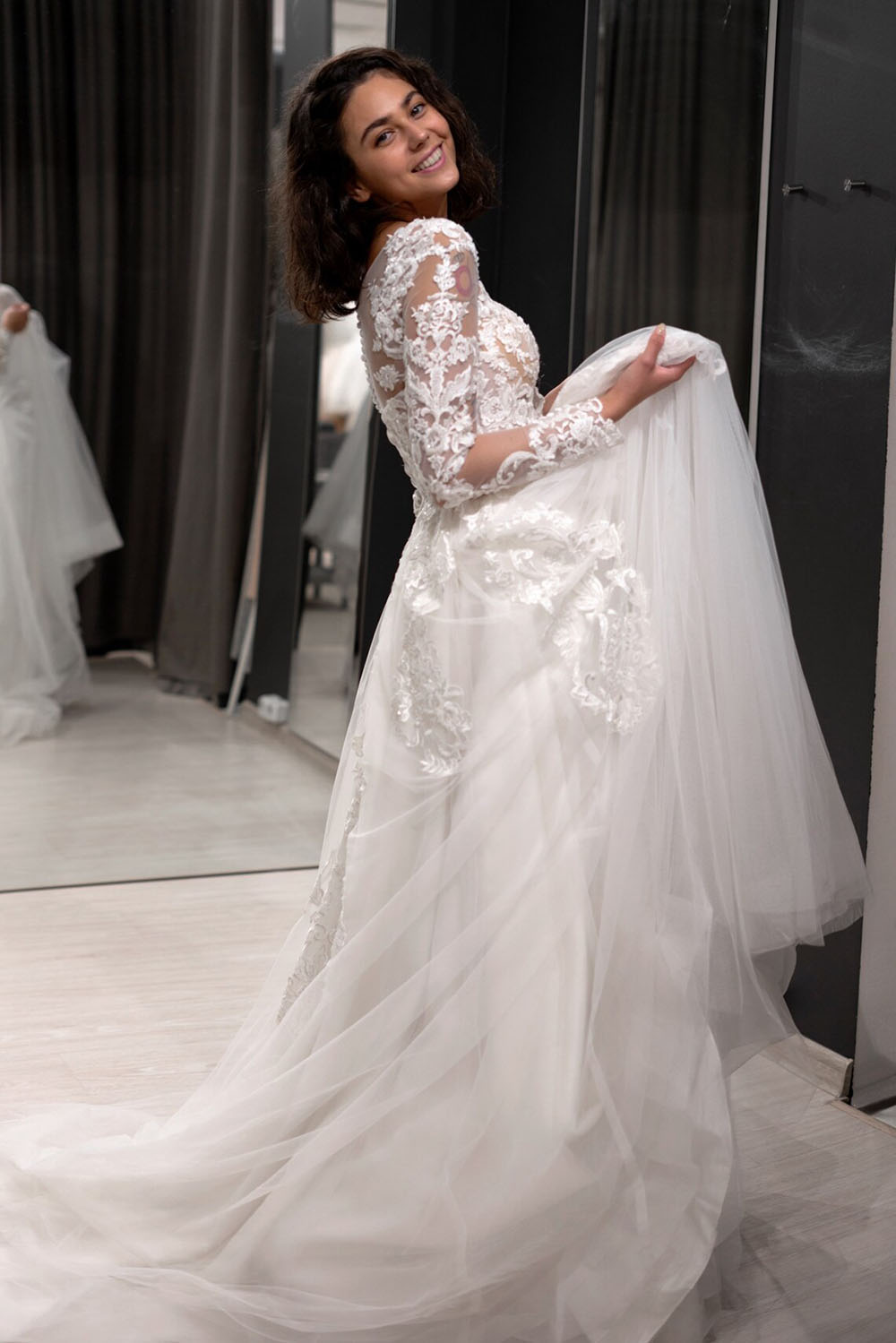 Lace Long Sleeves Wedding Dress 2022 Illusion Appliques Tulle Princess Bridal Dresses Bohemian A Line Bride Gowns Vestidos de Noiva Robe Mariage