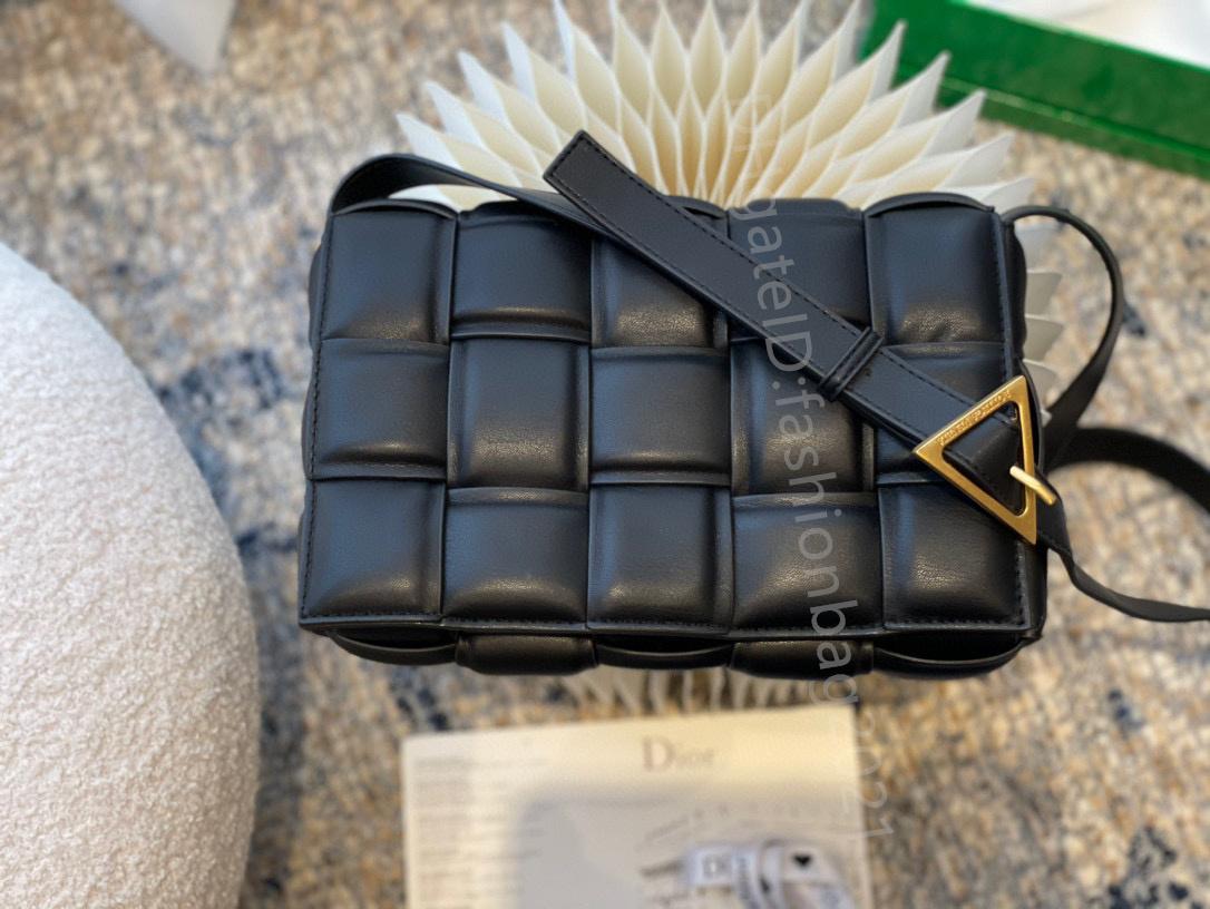 Luxurybag116 22021 Famous lady PADDED CASSETTE Bags Ladies Handbags Top Quality woem handbag Gold finish metal Classic Ladys favorite Fa JGm, Black
Luxurybag116 22021 Famous lady PADDED CASSETTE Bags Ladies Handbags Top Quality woem handbag Gold finish metal Classic Ladys favorite Fa JGm, Black