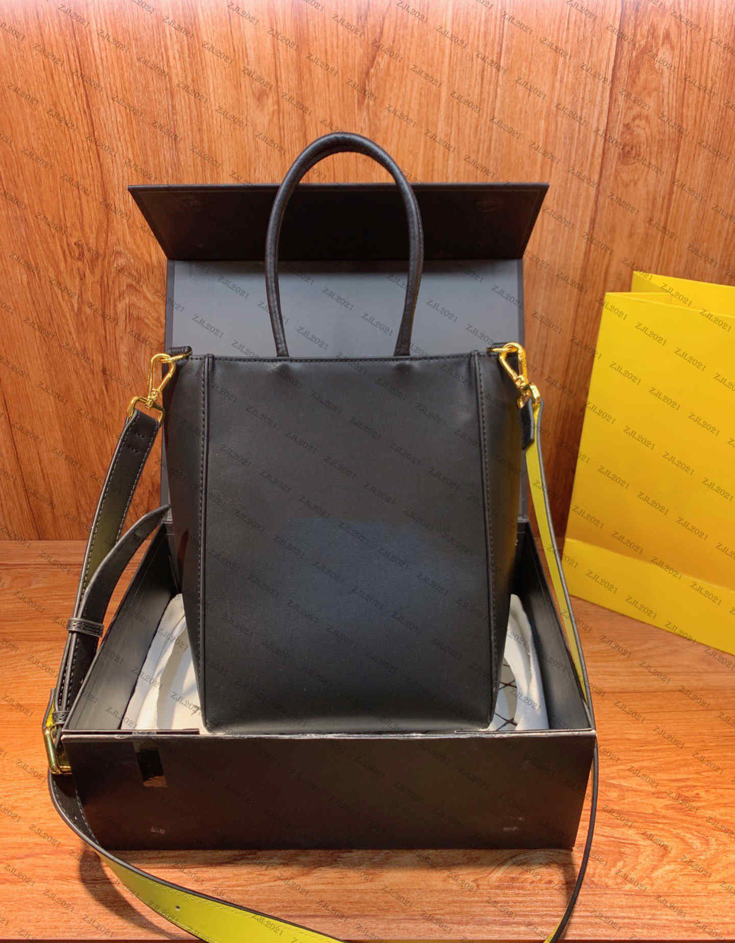 2021 New Summer Luxurys Designers Series Classic Lady Gift Bags Shopping bags Single designers handbags luxurys Messenger sac
2021 New Summer Luxurys Designers Series Classic Lady Gift Bags Shopping bags Single designers handbags luxurys Messenger sac