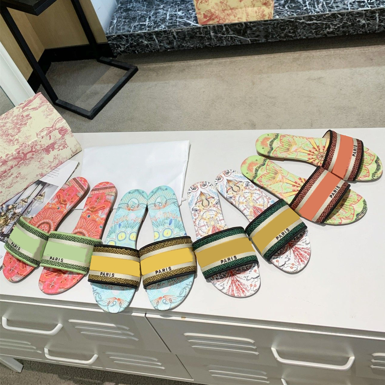 TOP Designer Leather Women Sandals Summer Flat Slipper Fashion Beach Woman Big Head Rainbow Letters Stripe Slippers Fat Foot High Quality Big Size With Original Box, #14
TOP Designer Leather Women Sandals Summer Flat Slipper Fashion Beach Woman Big Head Rainbow Letters Stripe Slippers Fat Foot High Quality Big Size With Original Box, #14