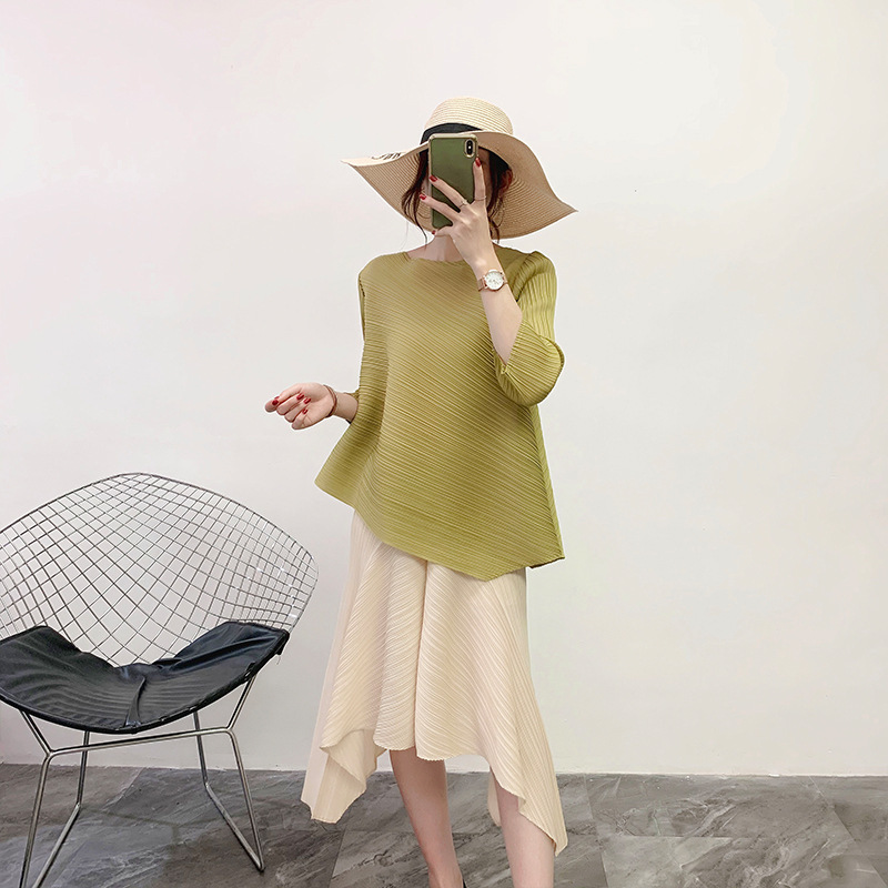 LANMREM folded three quarter sleeve pleated t-shirt for famale solid color irregular hem tops elastic round colalr tops YJ438 210302