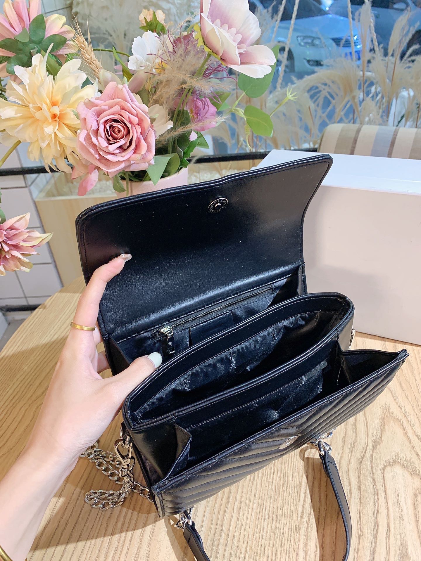 Shoulder Bag Women Luxurys Designers Bags 2021 Handbag High quality Genuine Leather Wild womens Handbags Designer Purse Crossbody Tote messenger Purses, Red
Shoulder Bag Women Luxurys Designers Bags 2021 Handbag High quality Genuine Leather Wild womens Handbags Designer Purse Crossbody Tote messenger Purses, Red