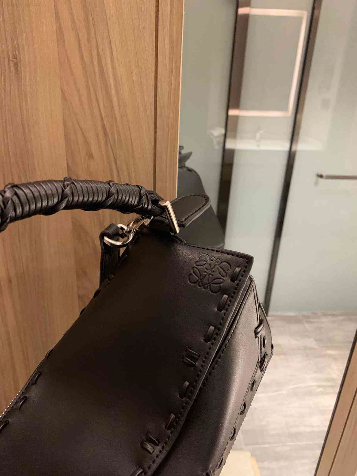 Women Luxurys Designers Bags 2021 TB organ chain strip small square litc Crossbody Bag totes designer handbag Purse Wallet Handbags tote ZSC9
Women Luxurys Designers Bags 2021 TB organ chain strip small square litc Crossbody Bag totes designer handbag Purse Wallet Handbags tote ZSC9