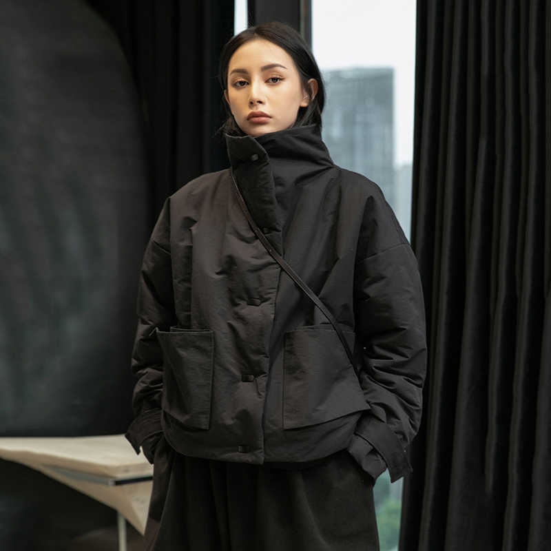 [EAM] Black Warm Short Stand Collar Cotton-padded Coat Long Sleeve Loose Fit Women Parkas Fashion Autumn Winter 1DD1637 211013