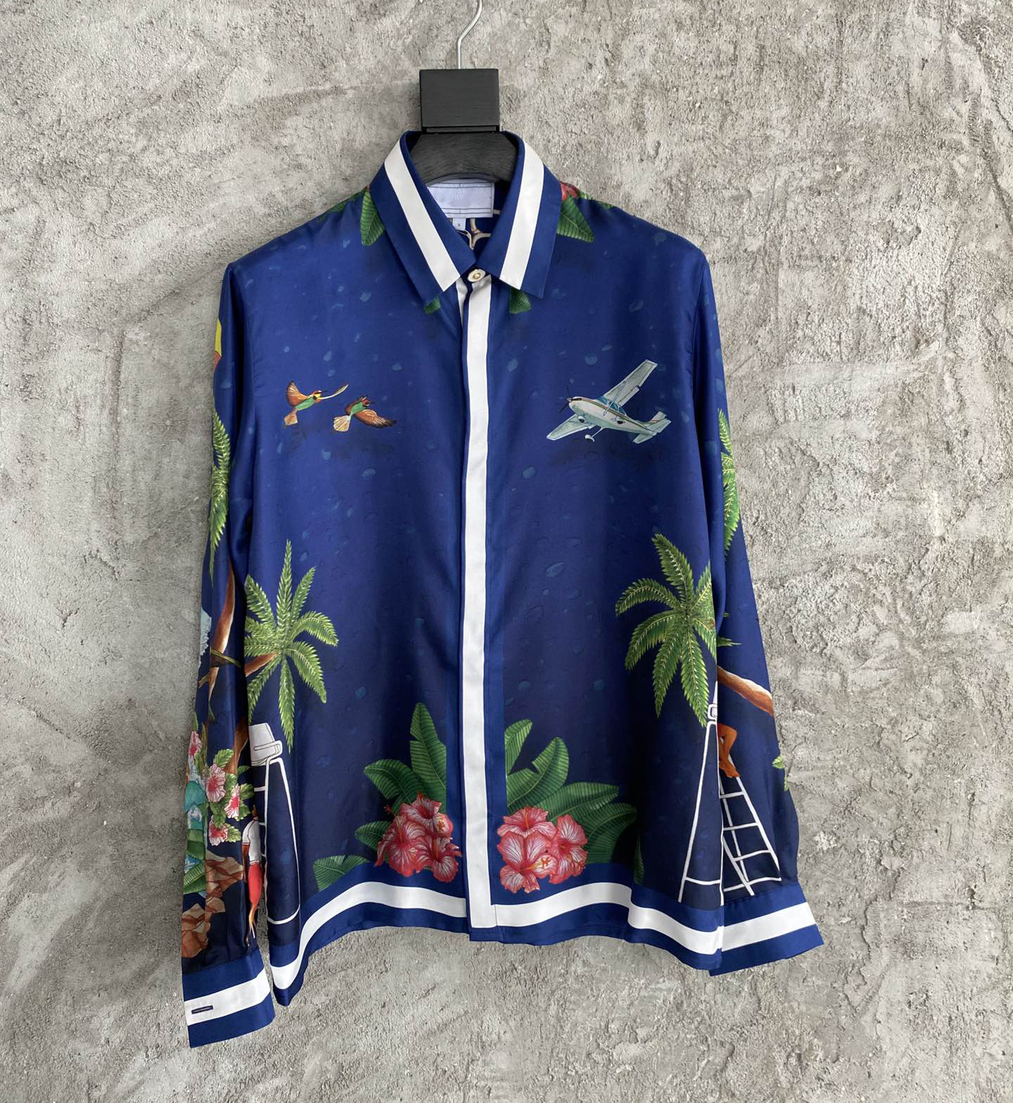 Spring and summer fashion beautiful men' long-sleeved Shirt high-quality waves printing design silk slip silk material luxury casual mens shirt, Blue
Spring and summer fashion beautiful men' long-sleeved Shirt high-quality waves printing design silk slip silk material luxury casual mens shirt, Blue