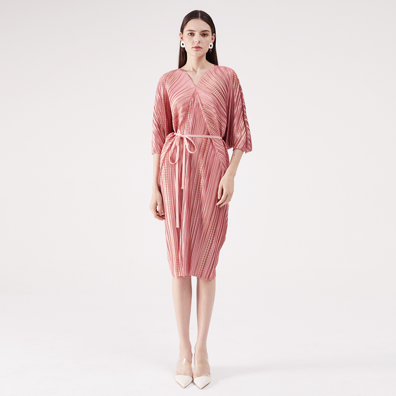 2021 New Pleats Summer Clothes Women Plus Size Korean V-neck Bat Sleeve Loose Plaid Satin Princess Polly Acdf, Pink
2021 New Pleats Summer Clothes Women Plus Size Korean V-neck Bat Sleeve Loose Plaid Satin Princess Polly Acdf, Pink