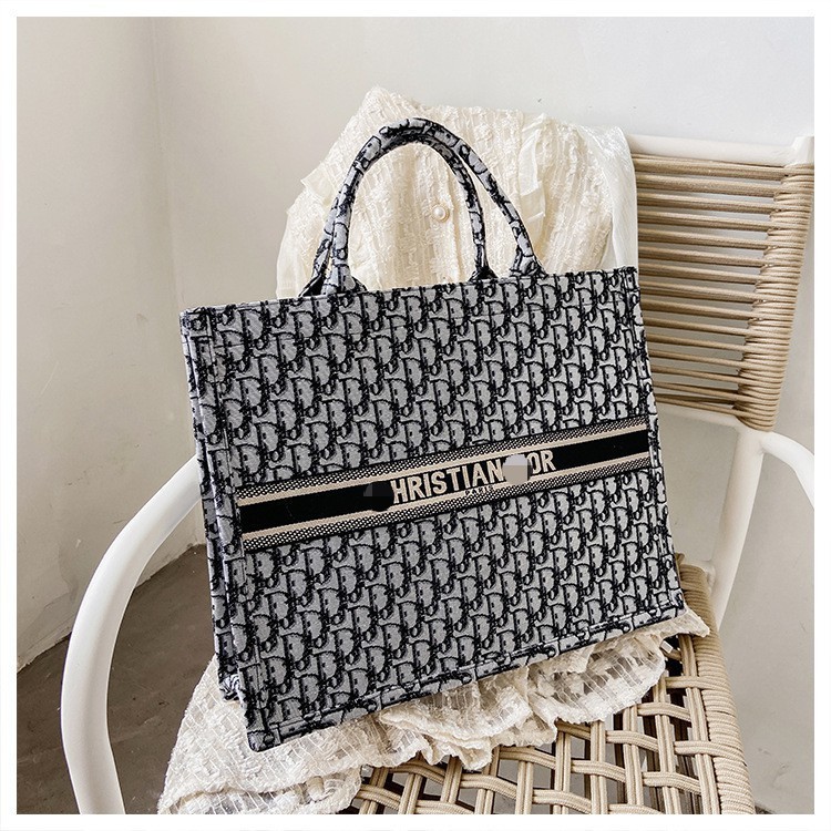 2021 new bags 2021 surprise embroidered Canvas Handbag star same Tote Shopping large capacity bag, Sky blue
2021 new bags 2021 surprise embroidered Canvas Handbag star same Tote Shopping large capacity bag, Sky blue