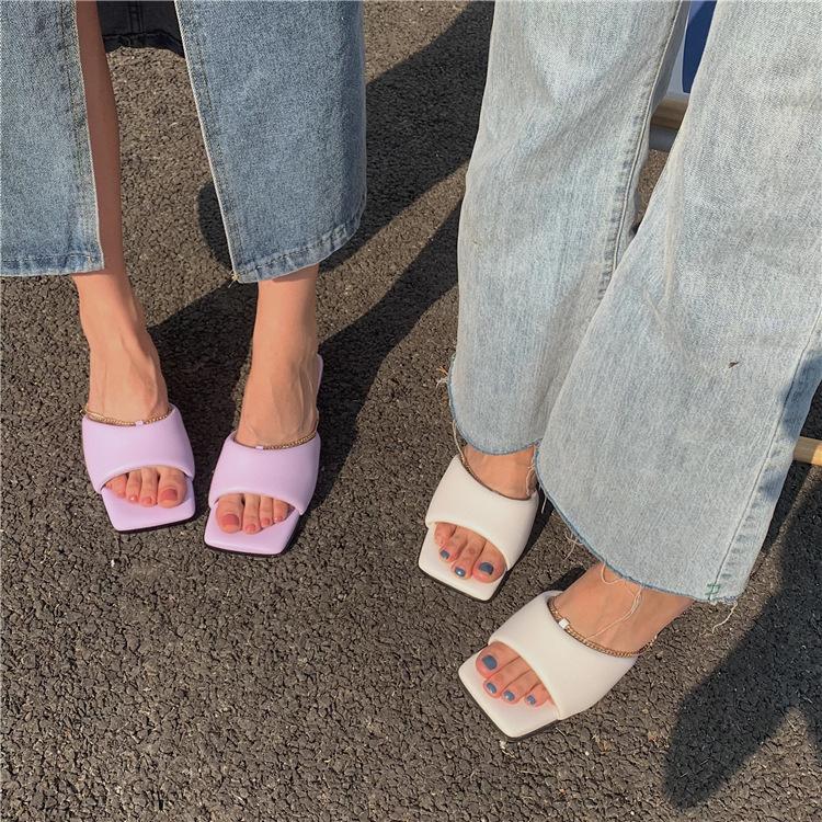 Slippers Summer 2021 Sweet Korean Version Square Head Metal Chain Low Heel With Flat Bottom And Small Women's Sandals, Black
Slippers Summer 2021 Sweet Korean Version Square Head Metal Chain Low Heel With Flat Bottom And Small Women's Sandals, Black