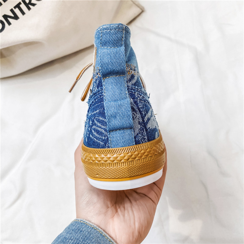 2021 Designer Running Shoes For Men Light Deep blue Fashion mens Trainers High Quality Outdoor Sports Sneakers size 39-44 ws
2021 Designer Running Shoes For Men Light Deep blue Fashion mens Trainers High Quality Outdoor Sports Sneakers size 39-44 ws