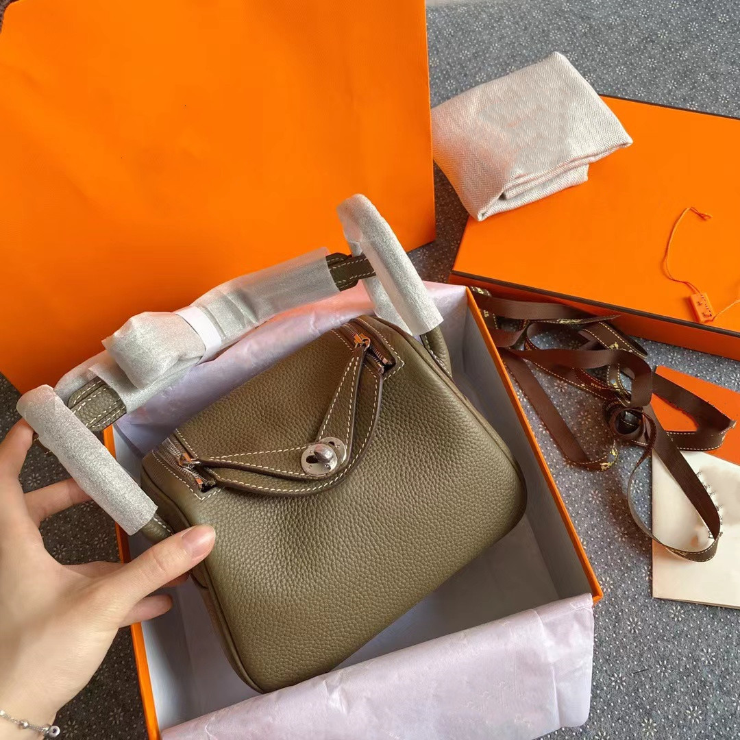 Premium cowhide bags Luxury Designer classic women's shoulder bag chain handbag leather women's messenger with box, Customize
Premium cowhide bags Luxury Designer classic women's shoulder bag chain handbag leather women's messenger with box, Customize