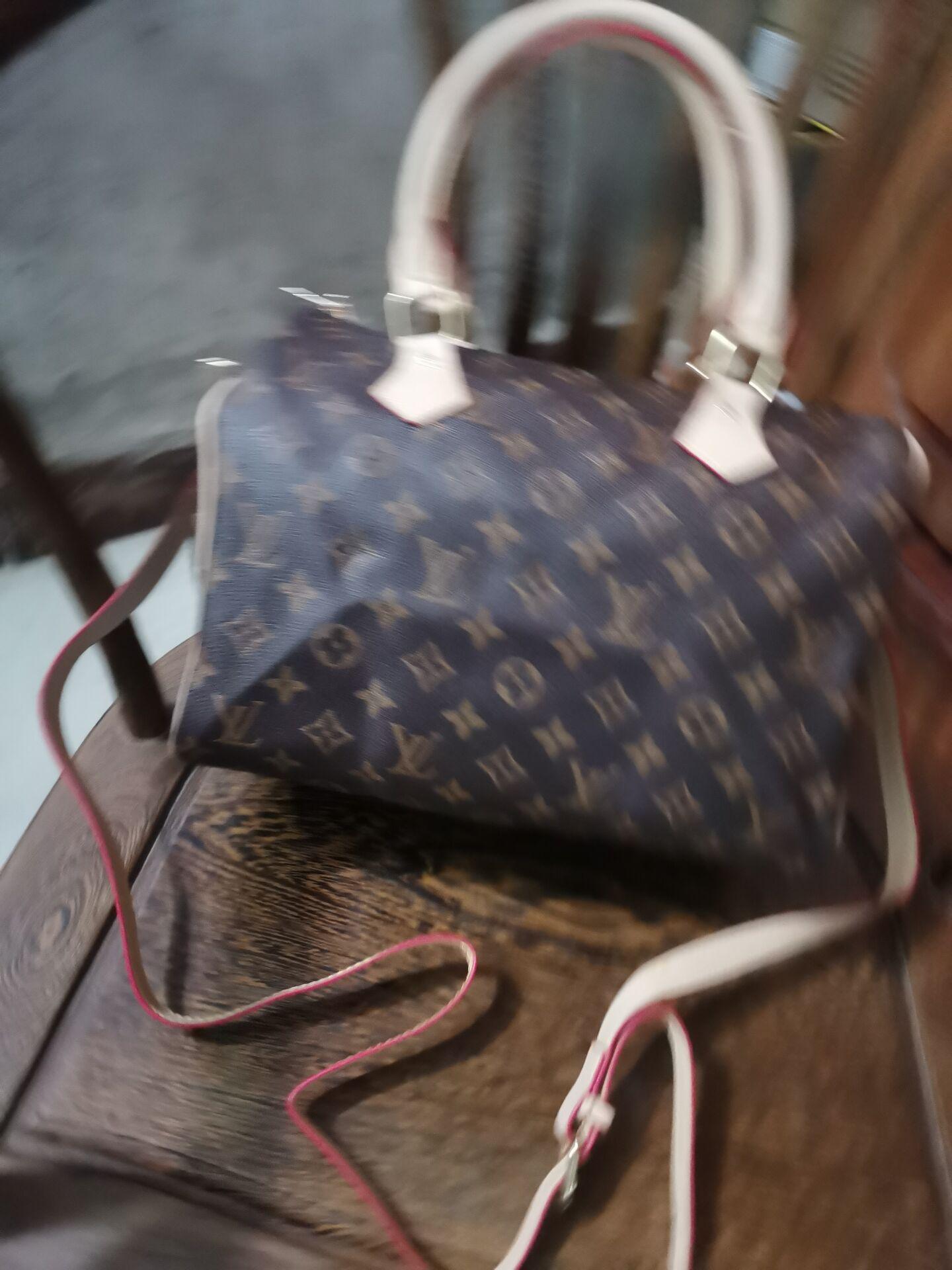 Travel Messenger LV LOUIS VITTON Women's shoulder bag Women Messenger Bags Travel Messenger Long wallets Women's shou
Travel Messenger LV LOUIS VITTON Women's shoulder bag Women Messenger Bags Travel Messenger Long wallets Women's shou