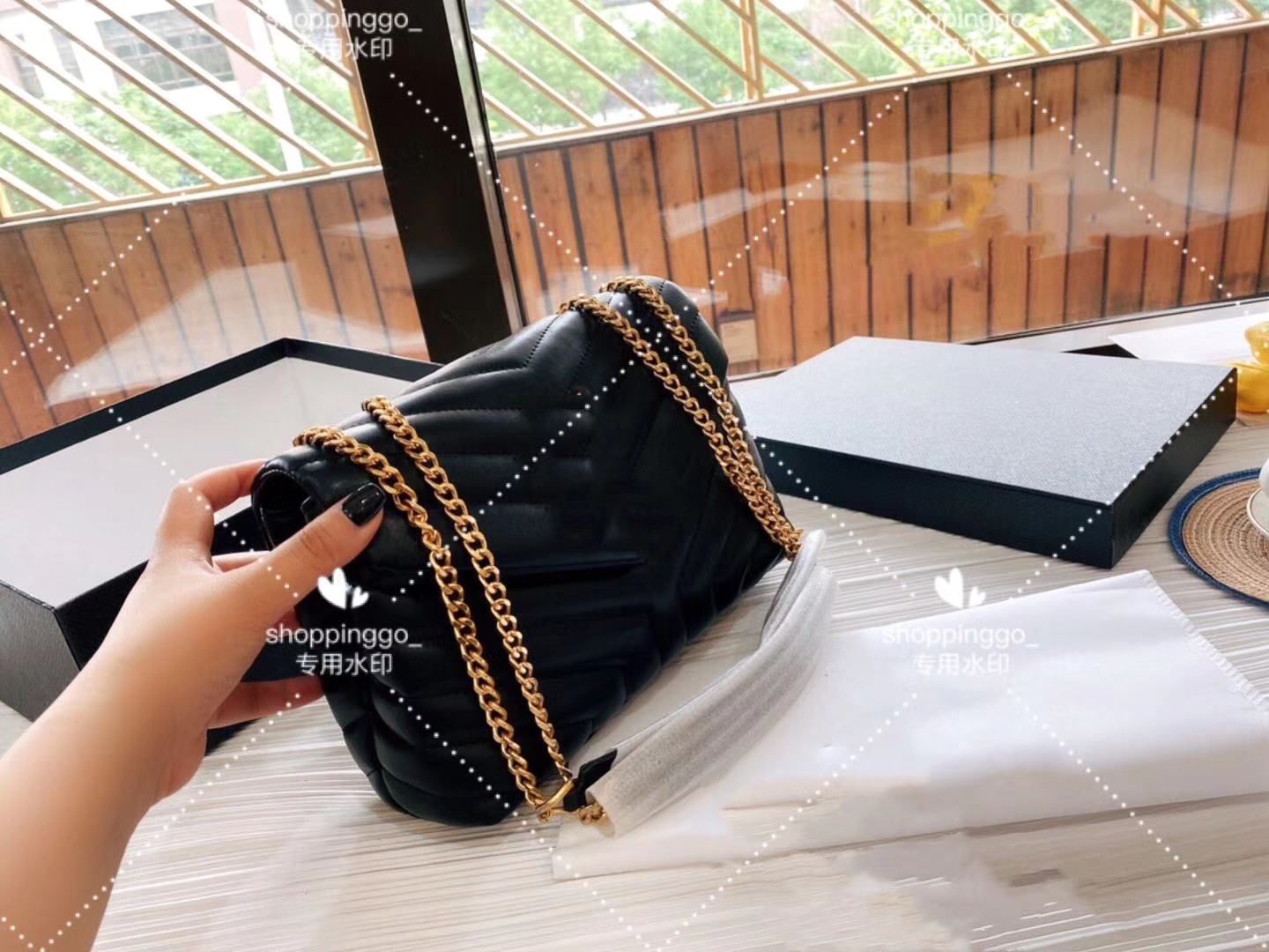 Luxury designer shoulders bag with metal texture fashion and classic handbag female brand leather extra-large capacity shoulder cross-body bags
Luxury designer shoulders bag with metal texture fashion and classic handbag female brand leather extra-large capacity shoulder cross-body bags