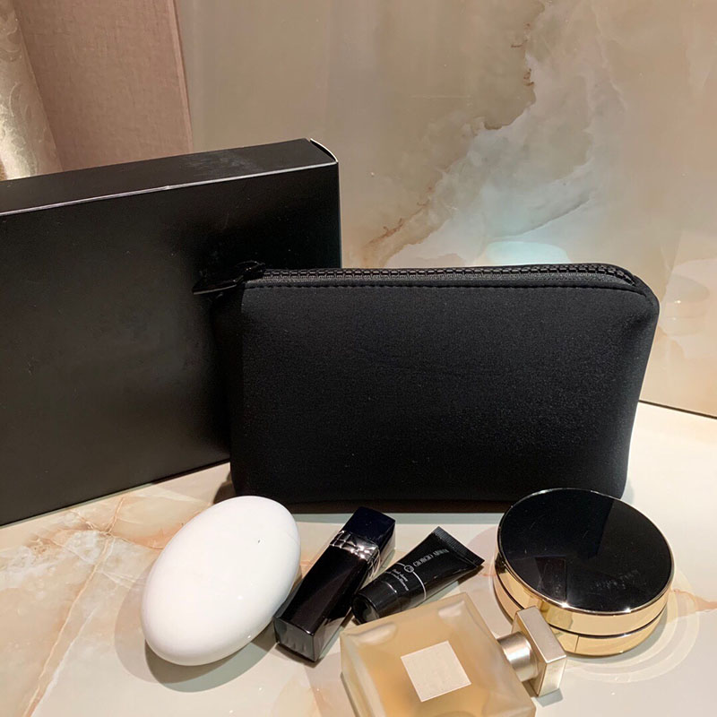 2021 manufacturer wholesale sales fashion ladies cosmetic bags travel portable storage bag
2021 manufacturer wholesale sales fashion ladies cosmetic bags travel portable storage bag
