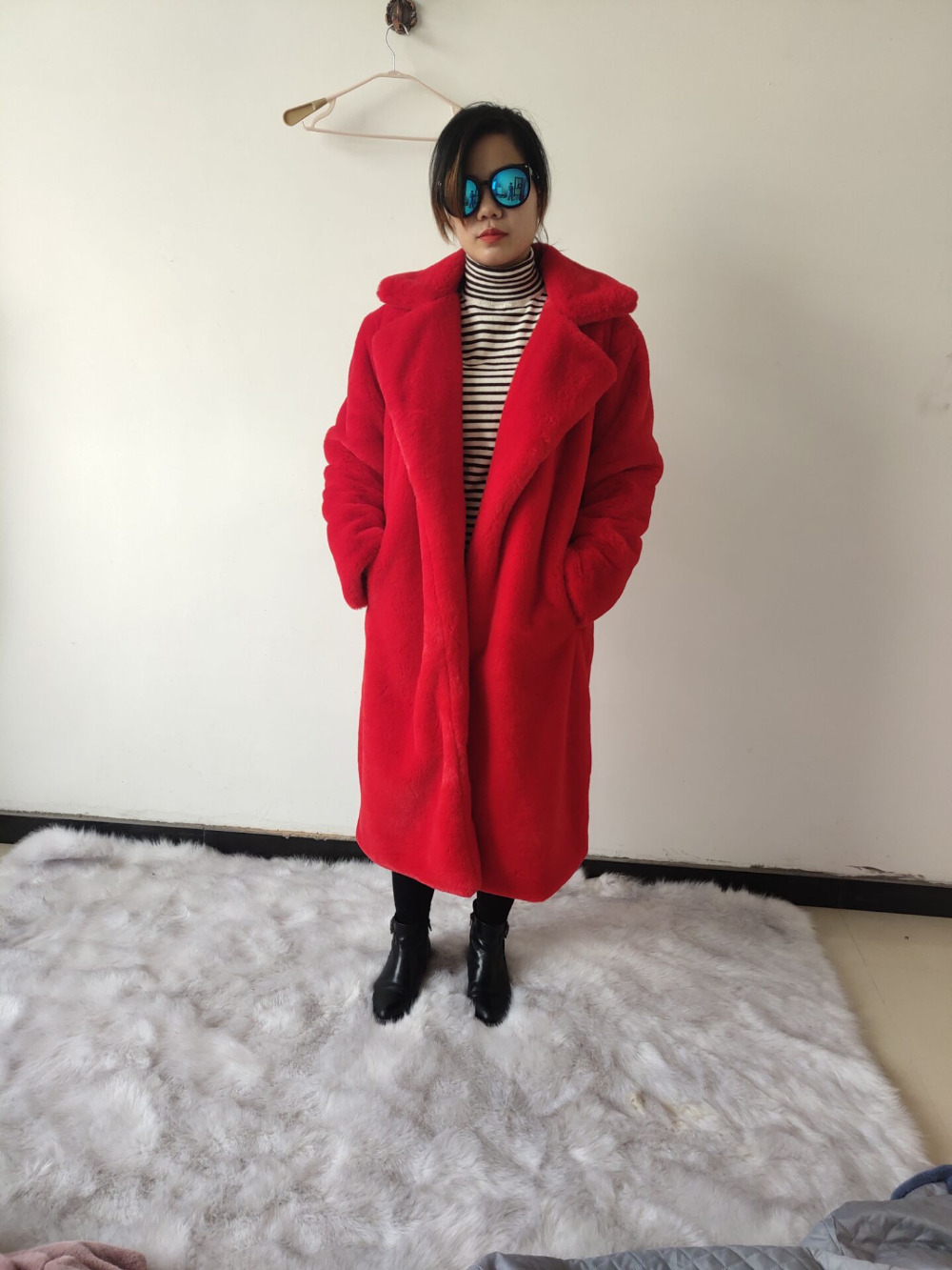 Winter Women High Quality Faux Rabbit Fur Coat Luxury Long Fur Coat Loose Lapel OverCoat Thick Warm Plus Size Female Plush Coats, Gray
Winter Women High Quality Faux Rabbit Fur Coat Luxury Long Fur Coat Loose Lapel OverCoat Thick Warm Plus Size Female Plush Coats, Gray