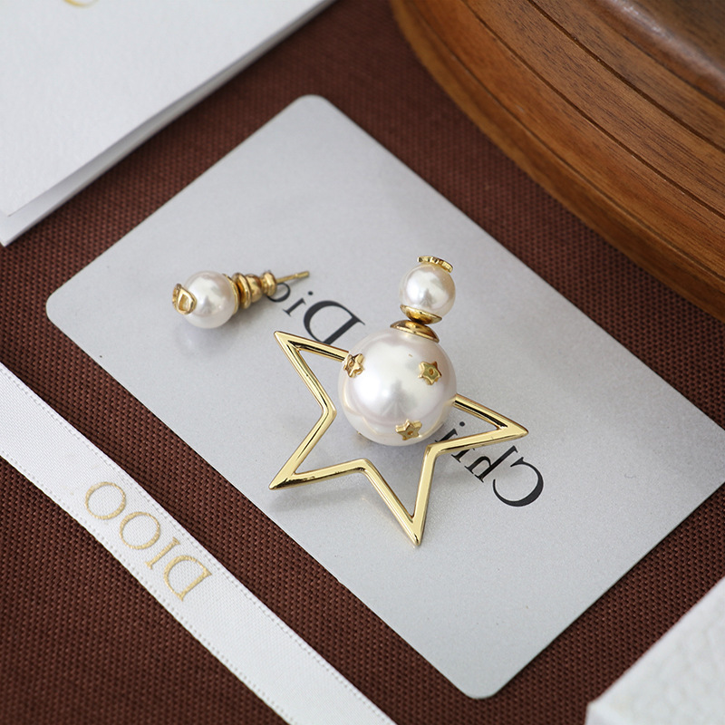 Top Quality D family Pearl Earrings female CD letter asymmetric Star Earrings dijiafengwang red temperament Earrings
Top Quality D family Pearl Earrings female CD letter asymmetric Star Earrings dijiafengwang red temperament Earrings