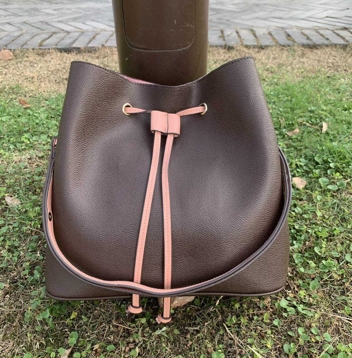 2021 Hota Sales newe luxuryi designera womens shoulder bags leather old flower bucket bag famous Drawstring handbags Cross Body purse, Red
2021 Hota Sales newe luxuryi designera womens shoulder bags leather old flower bucket bag famous Drawstring handbags Cross Body purse, Red