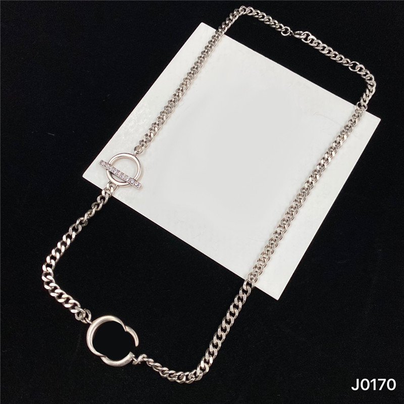 Classic Style Unisex Alphabet Necklaces Double Letter Pendant Long Metal Chain Hip Hop Necklaces For Men Women With Gift Box
Classic Style Unisex Alphabet Necklaces Double Letter Pendant Long Metal Chain Hip Hop Necklaces For Men Women With Gift Box